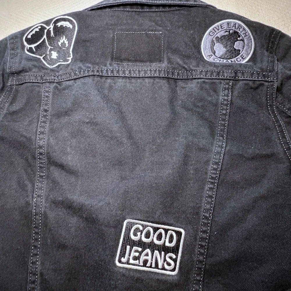 Levis Youth Denim Trucker Jacket Black Wash Fun Patches Size S 8-10 Years